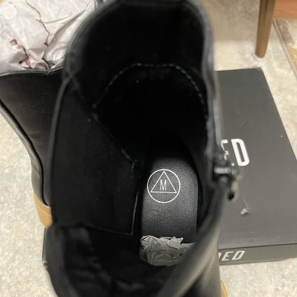 NIB Women’s Size 5 Contrast Sole Chunky High Ankle Boots With Thick Orange Soles - Picture 12 of 14